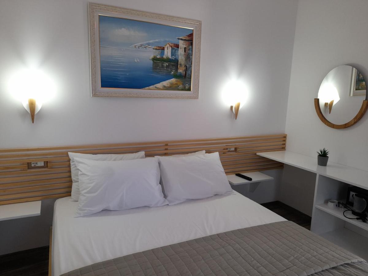 Anxhelos Hotel ヒマラ エクステリア 写真