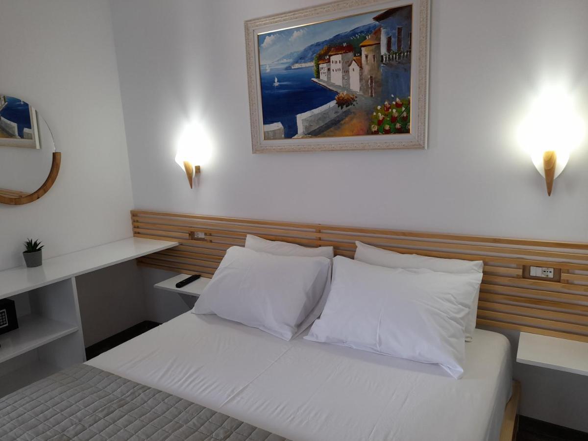 Anxhelos Hotel ヒマラ エクステリア 写真
