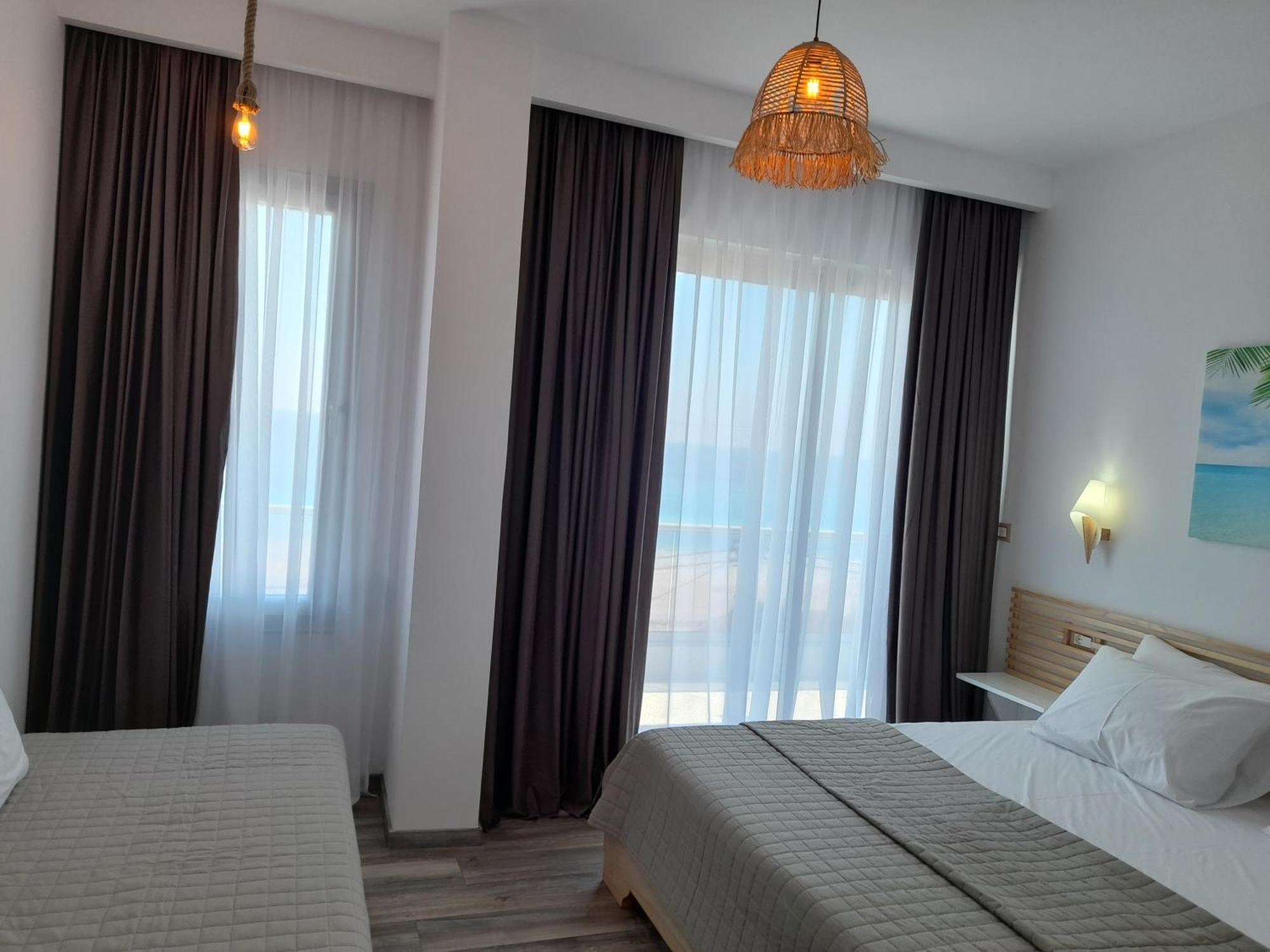 Anxhelos Hotel ヒマラ エクステリア 写真